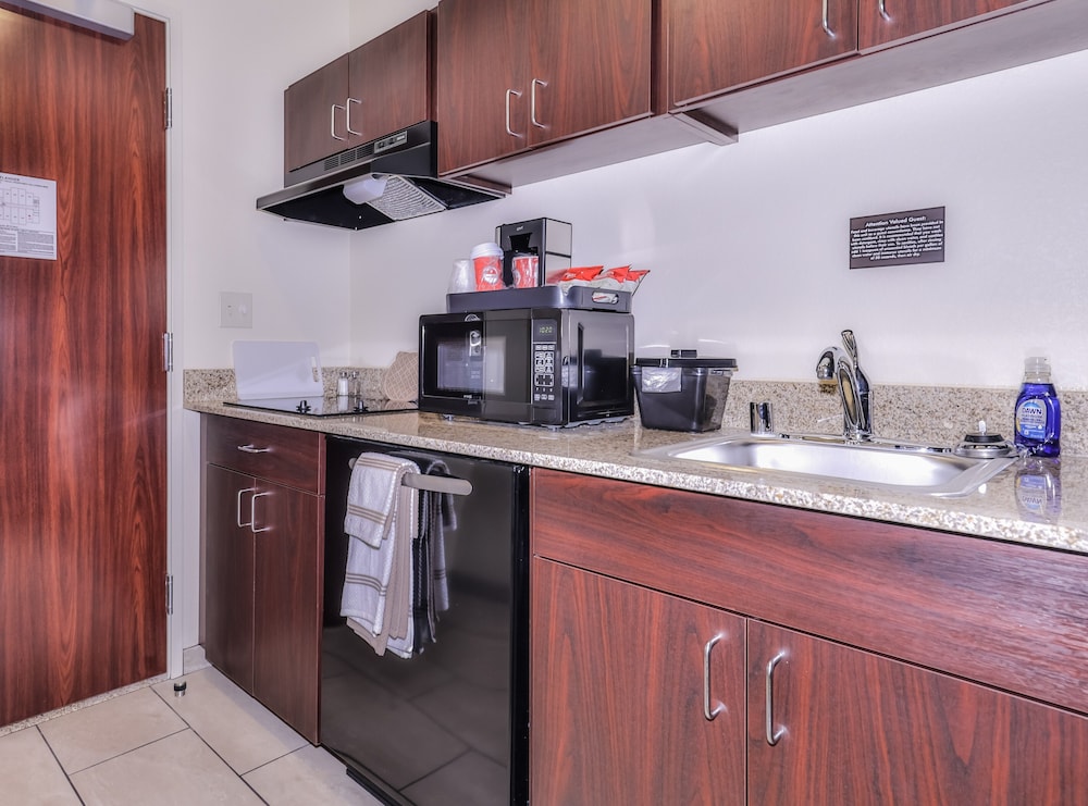 Cobblestone Hotel & Suites Rhinelander - photo 25