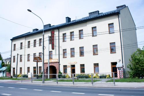 Hotel Bida z Nędzą — hotel in Ozarow Mazowiecki