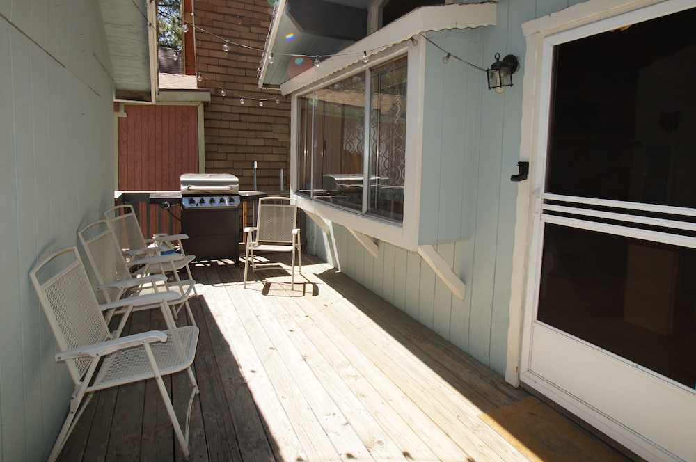 Sherwood Cottage — 4-Star Luxury Hotel in Big Bear City, United States