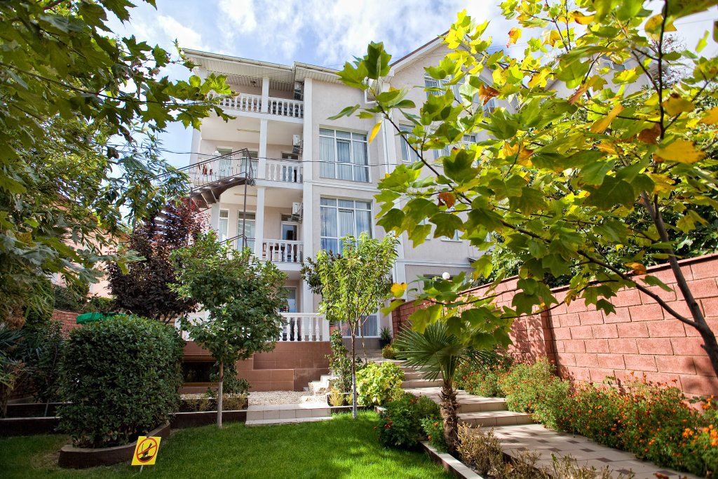 Anna - carbon neutral hotel in Yalta