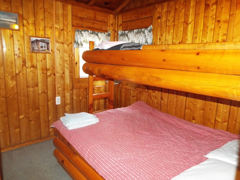 Crooked Lake Resort Cabin 4 - photo 33