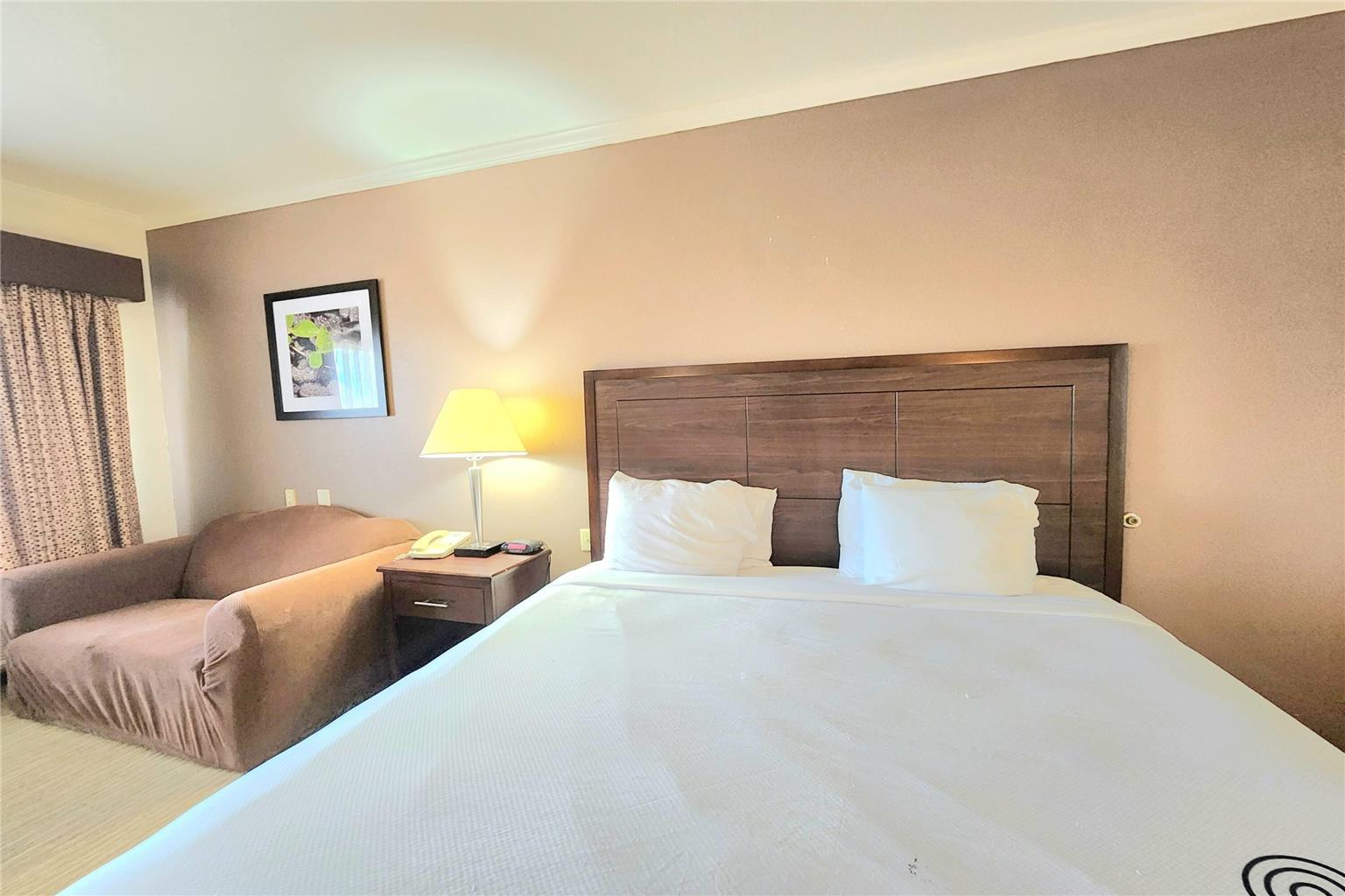 Days Inn by Wyndham Navasota - photo 17