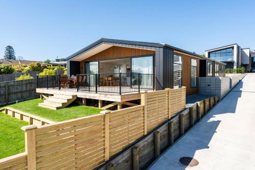Lakeview Terrace Taupo Holiday Home — 4-Star Luxury Hotel in Taupo, New Zealand