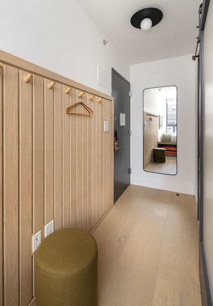 Little Charlie Hotel - photo 16