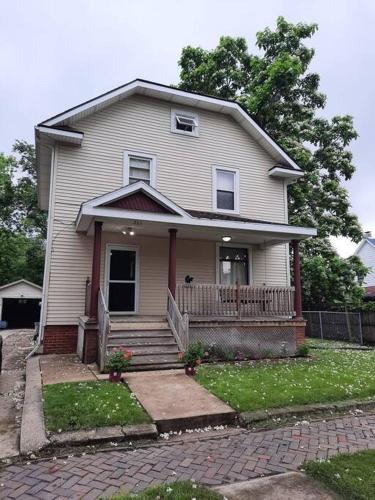 Located 1 mile from Downtown and Knox College — hotel in Galesburg