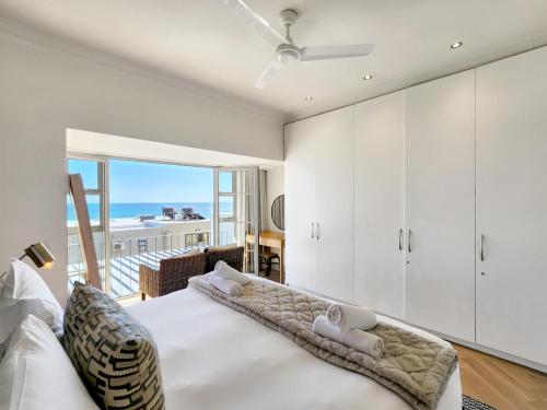 Camps Bay Luxury Family Retreat Lush & Stylish