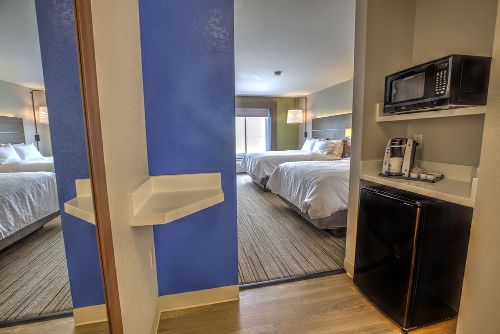 Holiday Inn Express Rochelle an IHG Hotel - photo 2