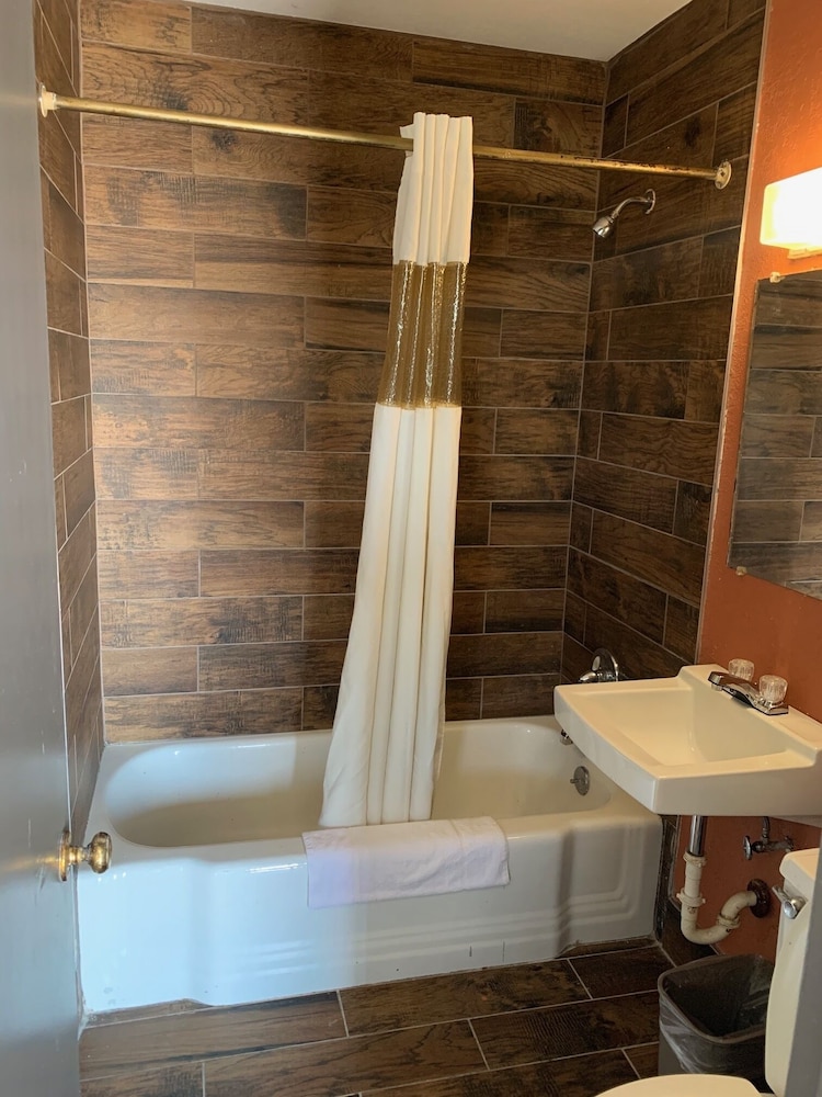 Stadium View Inn - photo 14