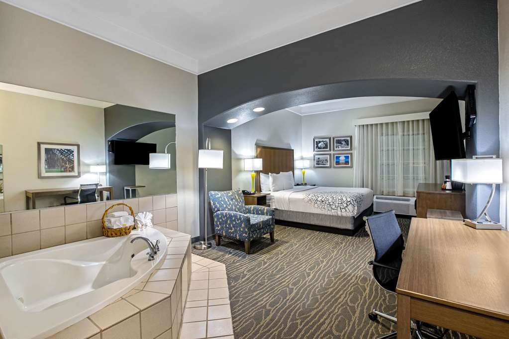 La Quinta Inn & Suites by Wyndham Manteca Ripon - photo 21