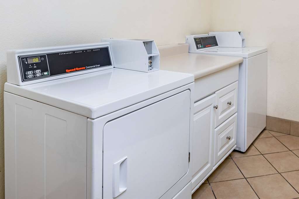 La Quinta Inn & Suites by Wyndham El Paso East - photo 30