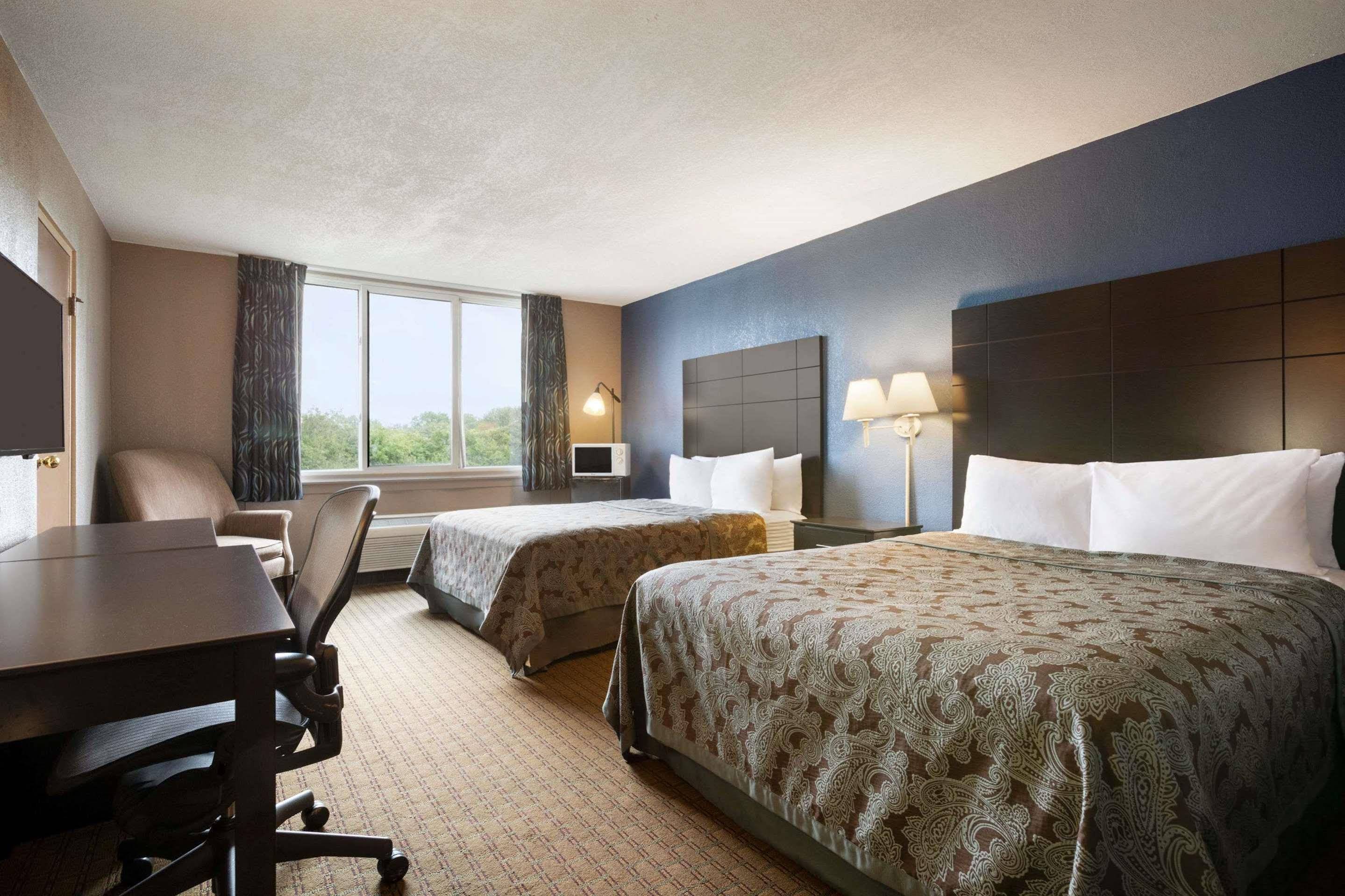 Days Inn Willoughby Cleveland - photo 16