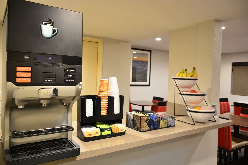 Comfort Inn & Suites Moreno Valley near March Air Reserve Base - photo 42