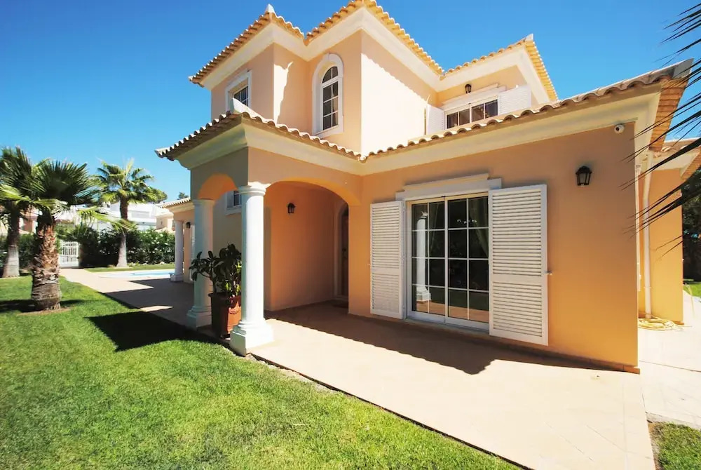 Villa Dalia by Algarve Vacation — 4-Star Luxury Hotel in Almancil, Portugal