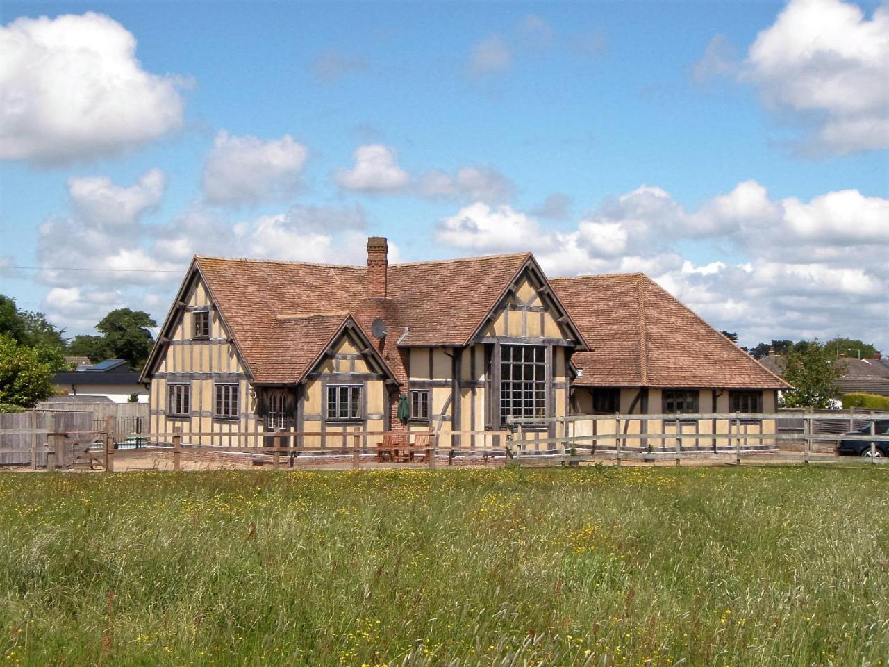 Fletchers Hall Covered Pool Heated - carbon neutral hotel in Freckleton