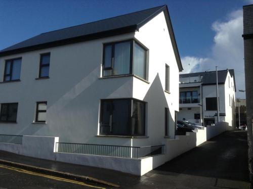 Mourneview Loft Luxury Apartment inc Golf tickets — 4-Star Luxury Hotel in Newcastle, United Kingdom