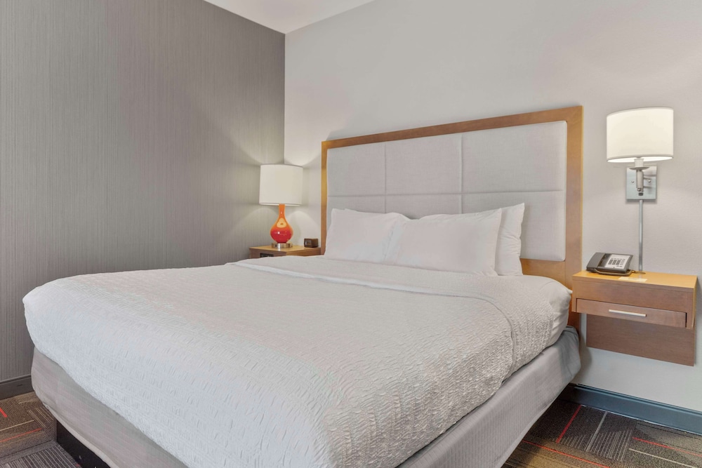 Hampton Inn & Suites Columbus Scioto Downs - photo 6