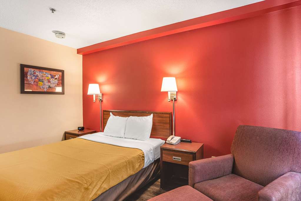 Econo Lodge Princeton - photo 17