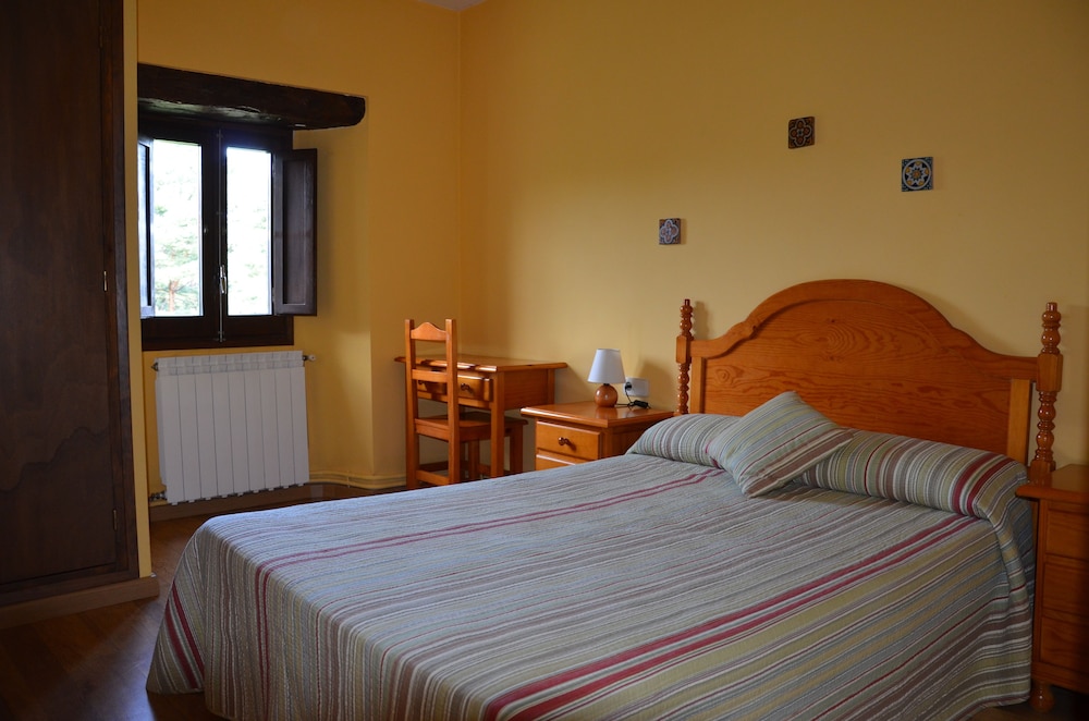 Hostal Falgars 10889419 — Puigcerda
