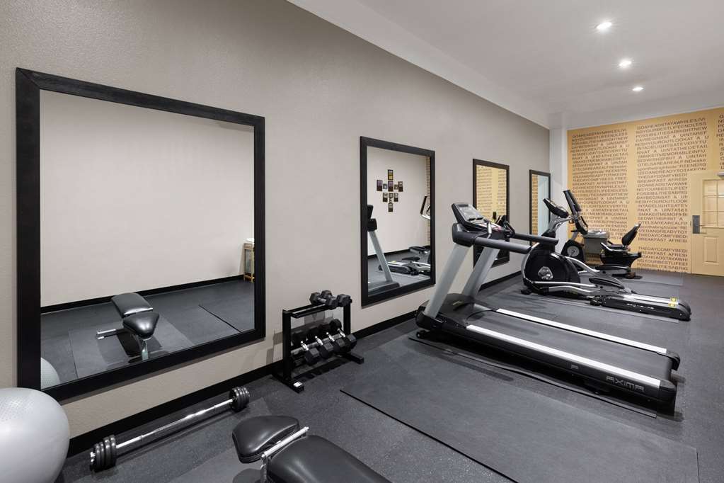 La Quinta Inn & Suites by Wyndham Deer Park - photo 12