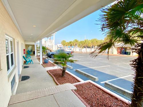 Island Inn of Atlantic Beach - photo 36