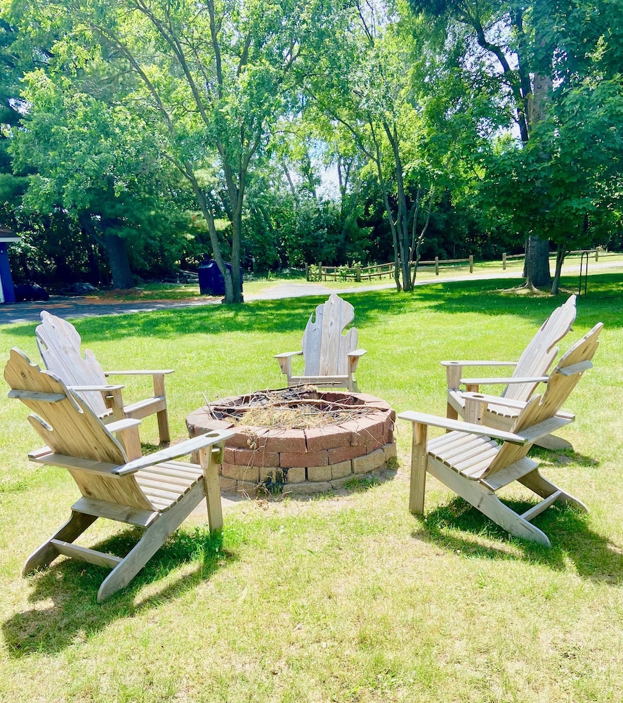 Elk Rapids Lakeshore Inn - photo 42