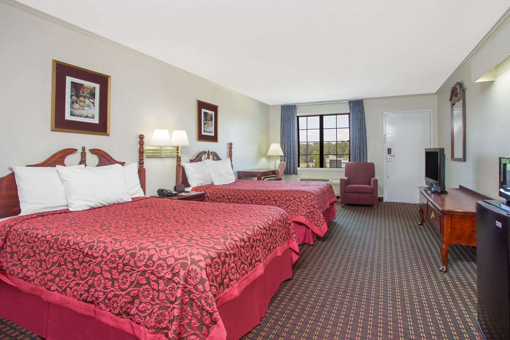 Red dot inn Milledgeville - photo 7