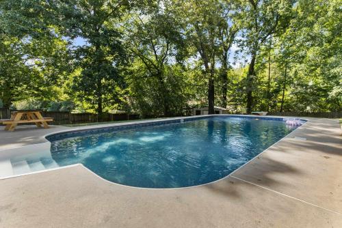 Two Kitchens Family Friendly in Forestdale — 4-Star Luxury Hotel in Birmingham, United States