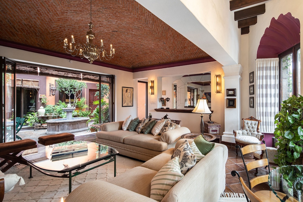 HOLT Casa Parque Juárez — 4-Star Luxury Hotel in San Miguel De Allende, Mexico