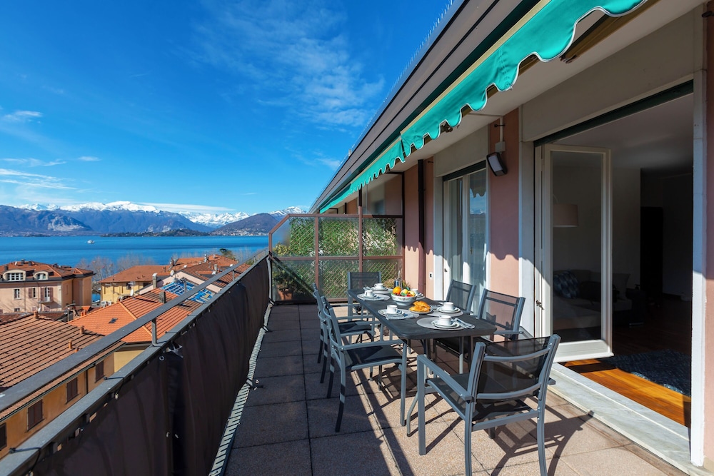 Appartamento Il Golfo Lake View — 4-Star Luxury Hotel in Laveno, Italy