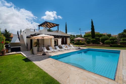 Villa Lara 11 Spacious Villa with Large Garden and Private Pool on Aphrodite Hills