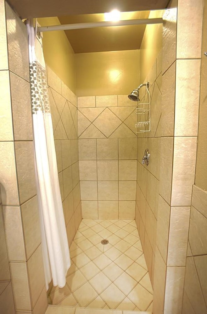 Plantation Suites & Conference Center - photo 34