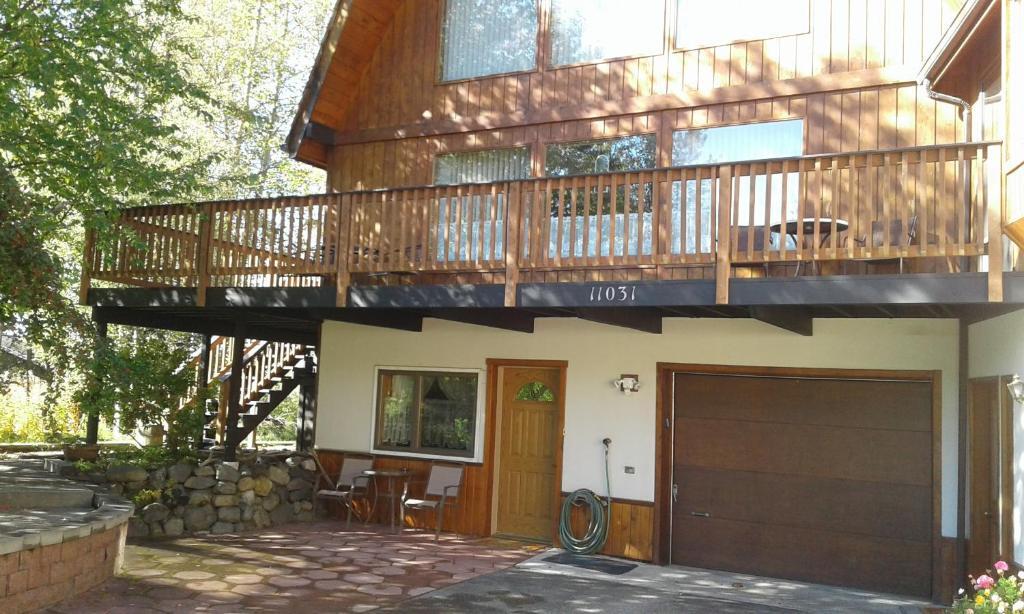 Alaska Chalet Bed & Breakfast - photo 11