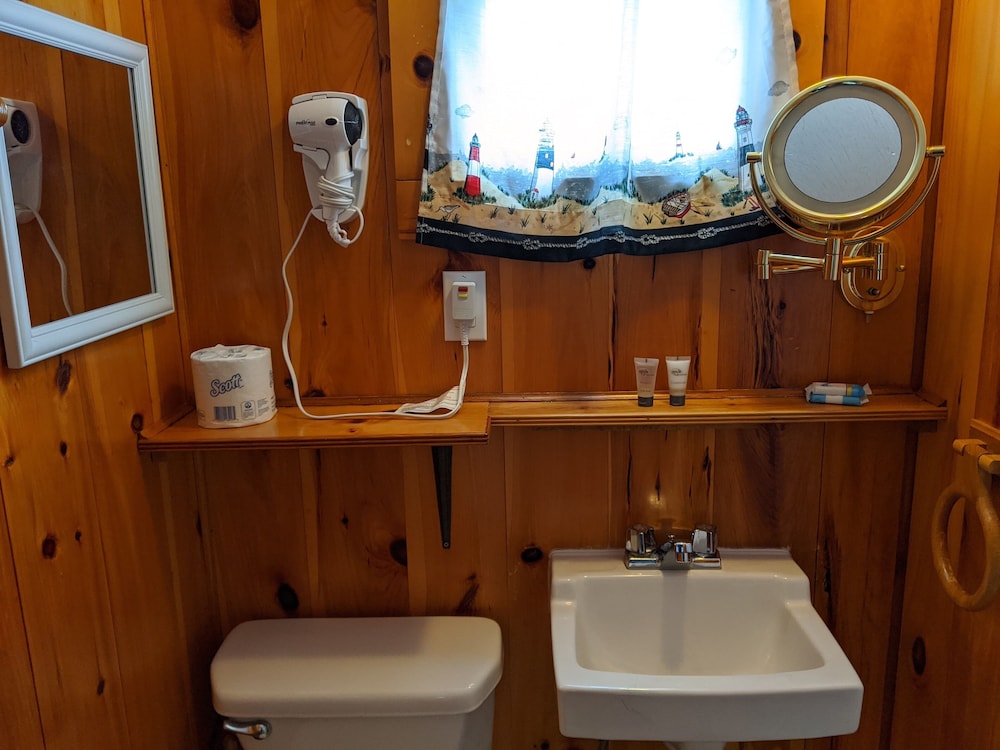 Isleview Motel and Cottages - photo 39
