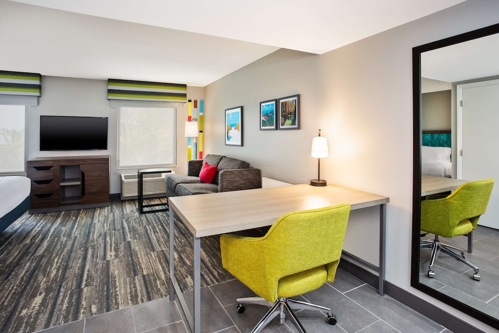 Hampton Inn & Suites Cape Coral Fort Myers Area FL - photo 11