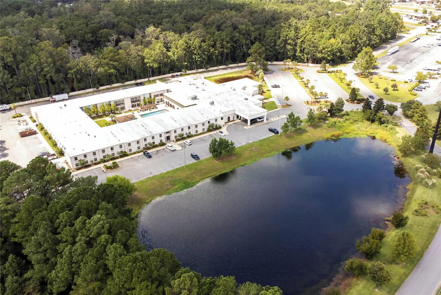 Cottonwood Suites Savannah Hotel & Conference Center - photo 3