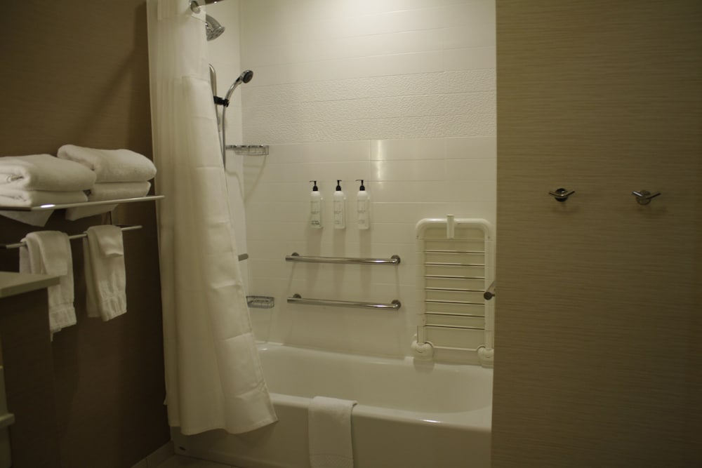 Fairfield Inn & Suites by Marriott Detroit Lakes - photo 43