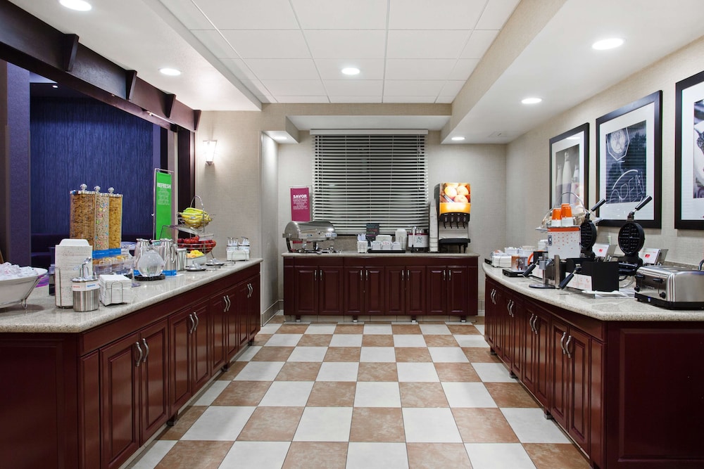 Hampton Inn & Suites Oakland Airport Alameda - photo 22