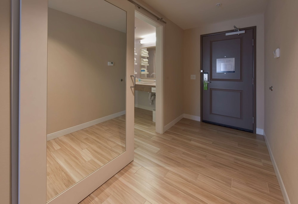 Hampton Inn & Suites Seattle Redmond - photo 8