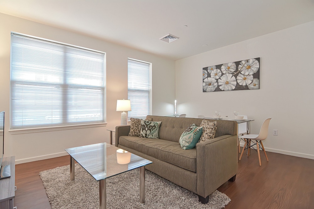 Global Luxury Suites East Boston - photo 28
