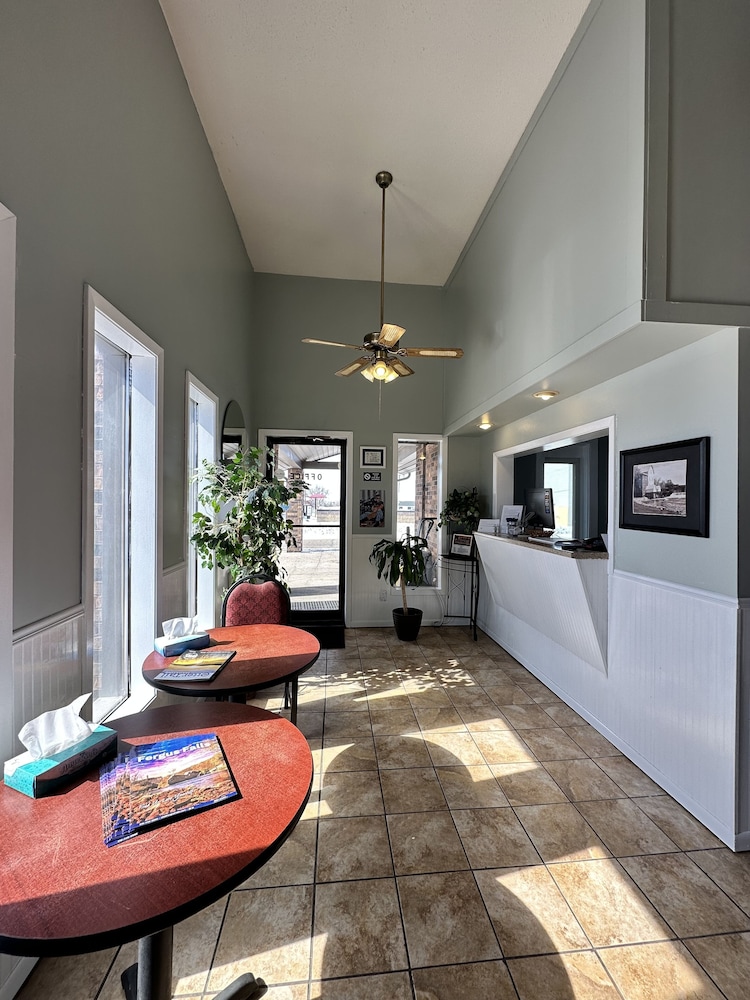 Super 8 by Wyndham Fergus Falls - featured photo