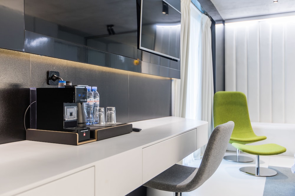 The Grove Design Hotel