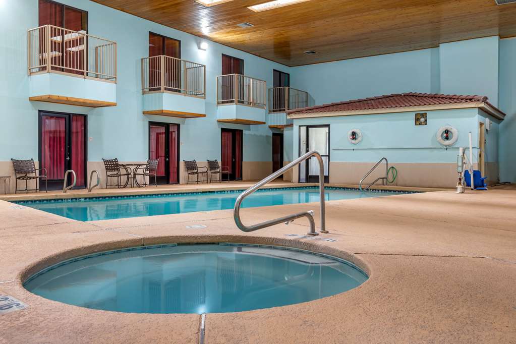Econo Lodge West Coors Blvd - photo 34