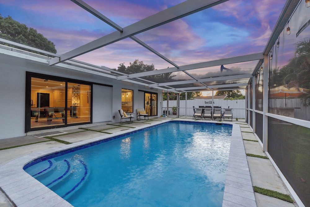 Coastal Retreat Stylish 4 BDR w Private Pool — 4-Star Luxury Hotel in Fort Lauderdale, United States