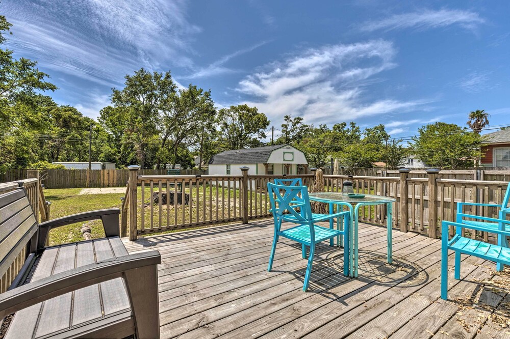 Cozy Gulfport Home Walk to Beach Marina and Casino — 4-Star Luxury Hotel in Gulfport, United States