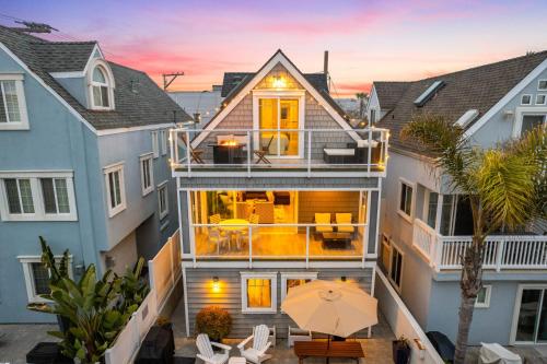 Ocean Breeze and Rooftop Views Steps to Surf and Sun in San Diego, United States