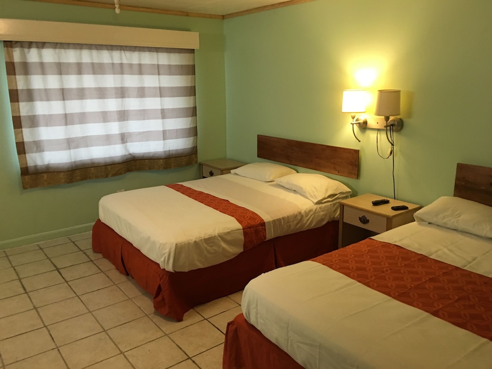 Dixie Plaza Hotel - photo 27
