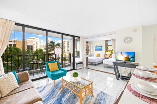 7FL Waikiki Retreat with Parking Walk to Beach — 4-Star Luxury Hotel in Honolulu, United States