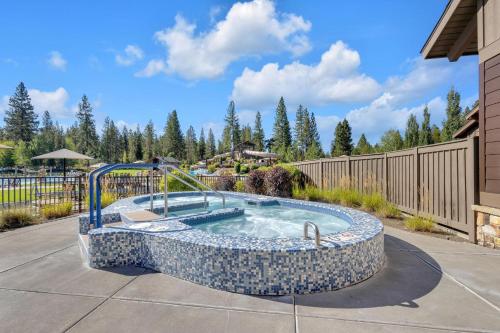 Hickory Unit 2 — Sunriver — photo 4