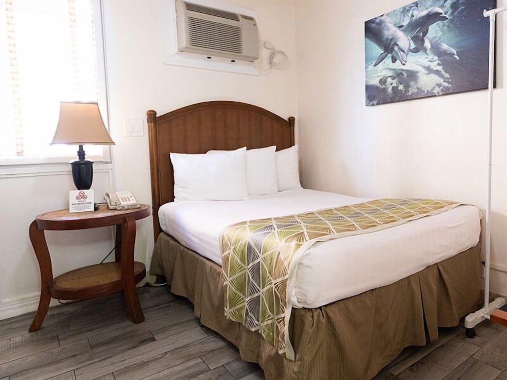 Pacific Marina Inn Airport Hotel - photo 11