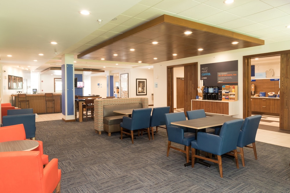 Holiday Inn Express & Suites Michigan City by IHG - photo 17